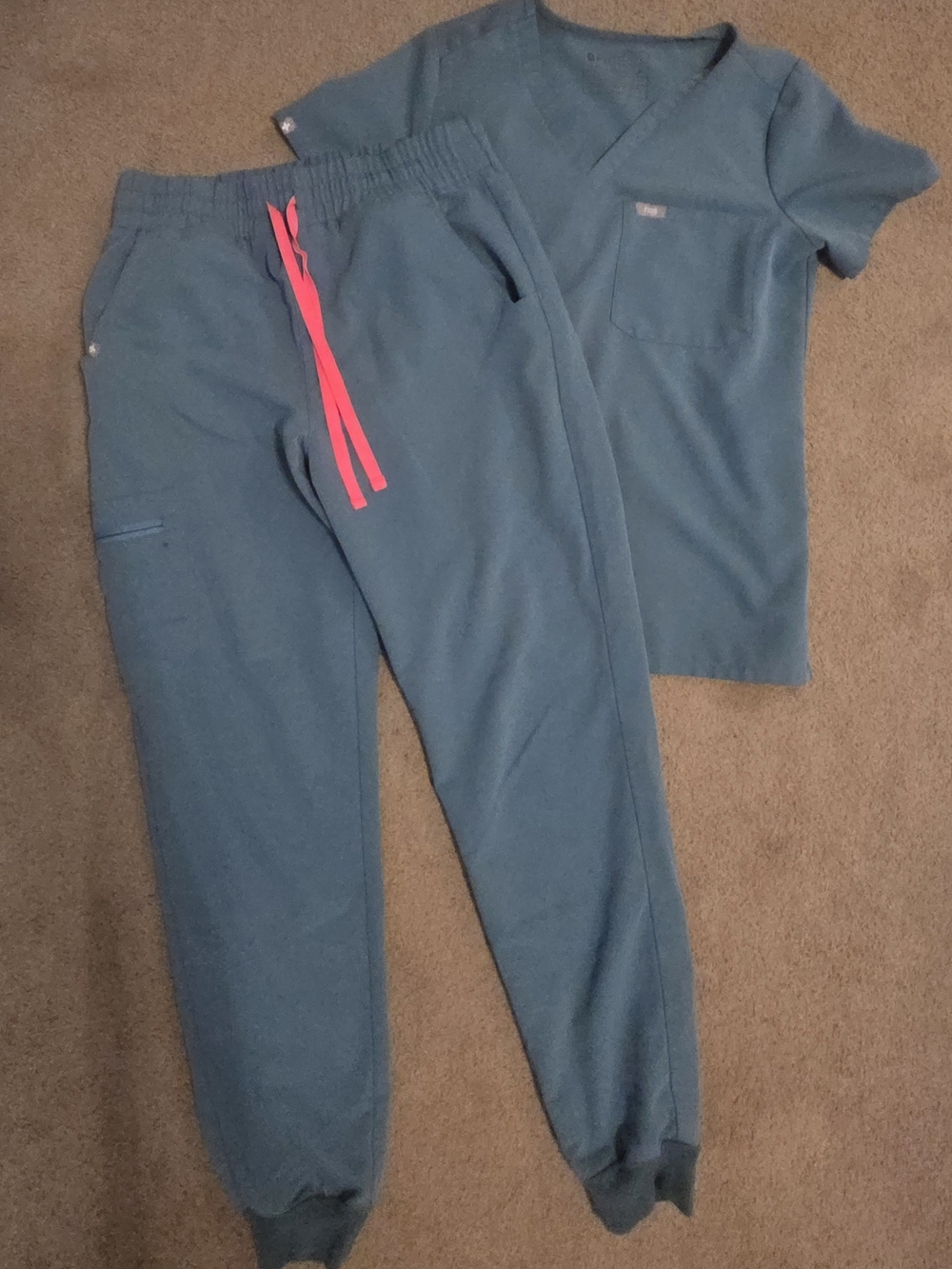 ●Figs Hydrogreen Scrub Jogger Bottoms with Pink Drawstring And Matching Top●